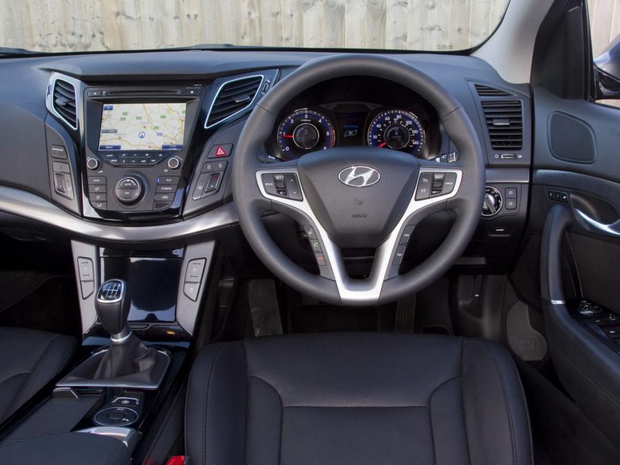  Hyundai i40 Sedan 2012 года  (UK) (фото 13 из 21)